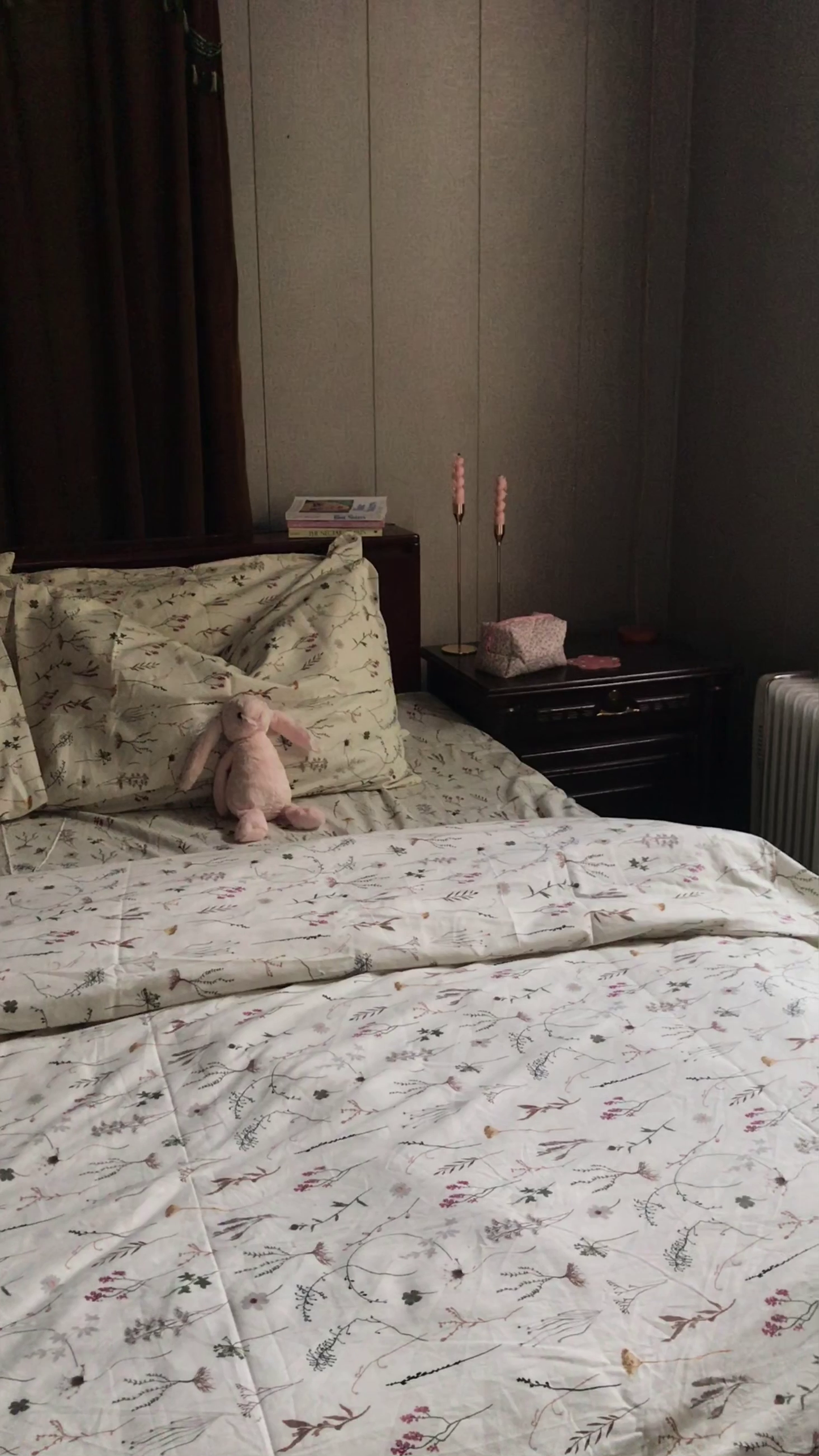 White Floral - Bedsheet set (5 FOR 16k)