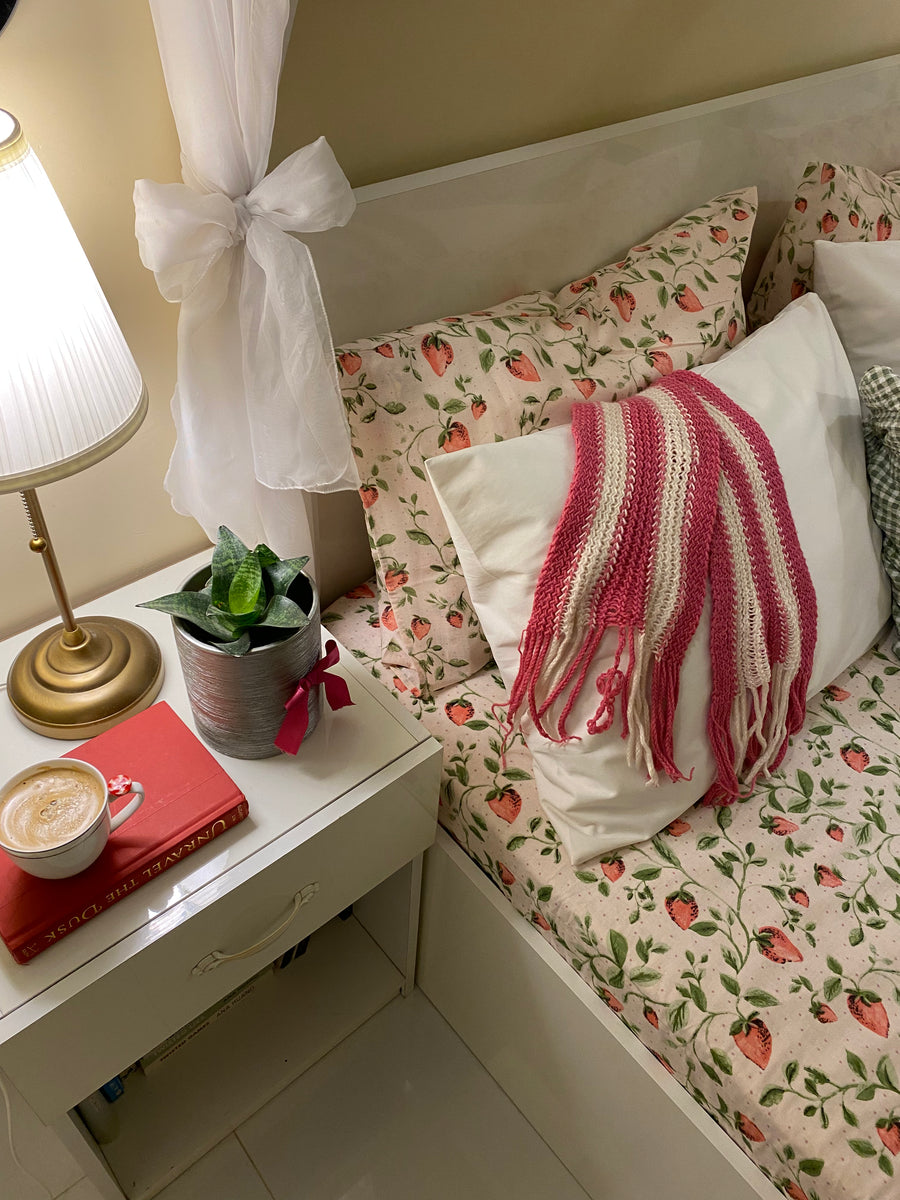 oh dear strawberries -3 PIECE Bedsheet set