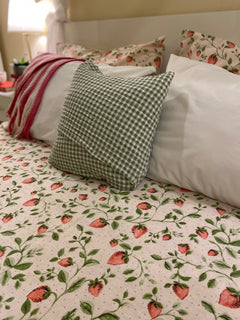 oh dear strawberries -3 PIECE Bedsheet set