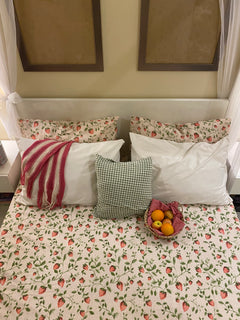 oh dear strawberries -3 PIECE Bedsheet set