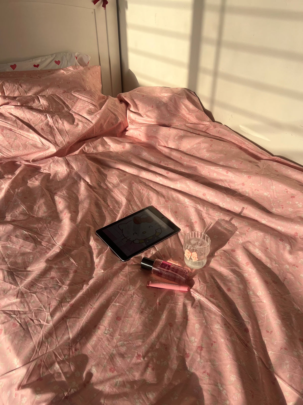 Pink Whispers 🩷 - Bedsheet Set