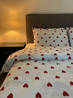 HEART & LINEN