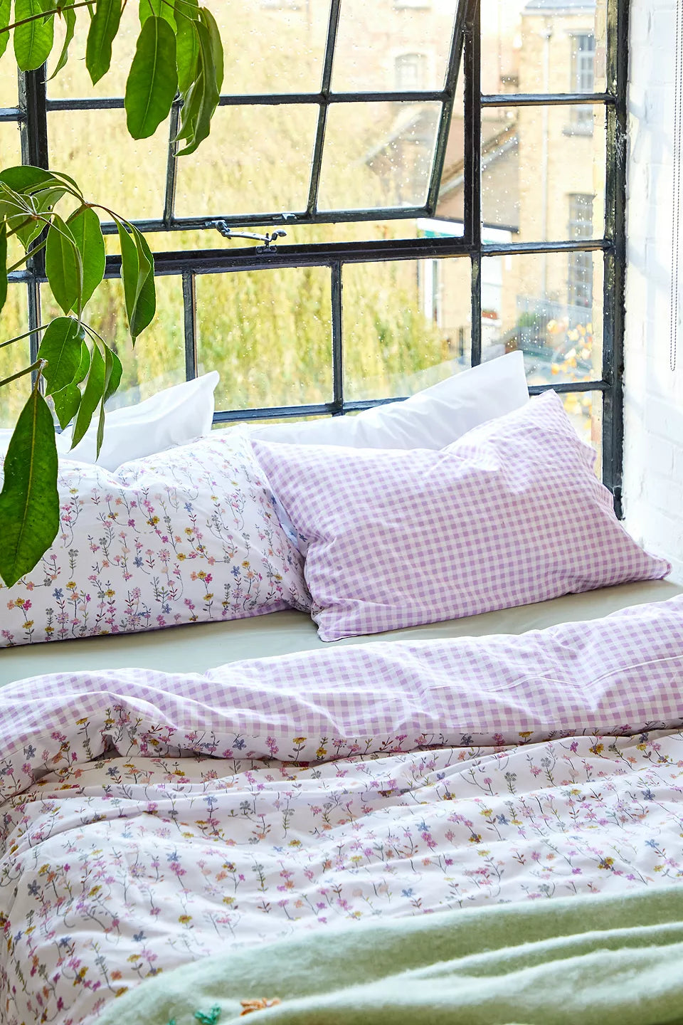 Trailing Flowers-Duvet Cover