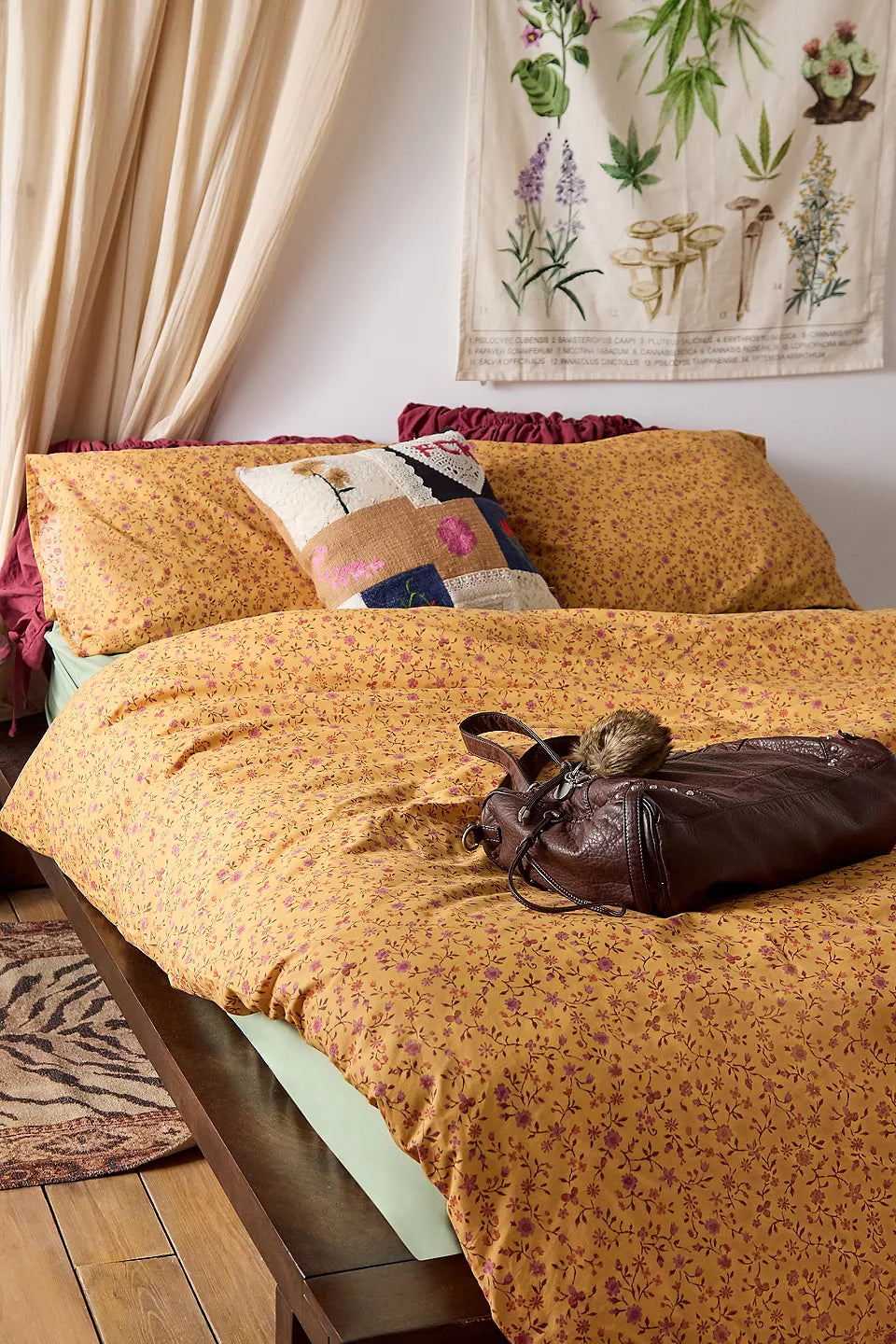 Golden Hour Era-3 PC Bedsheet set